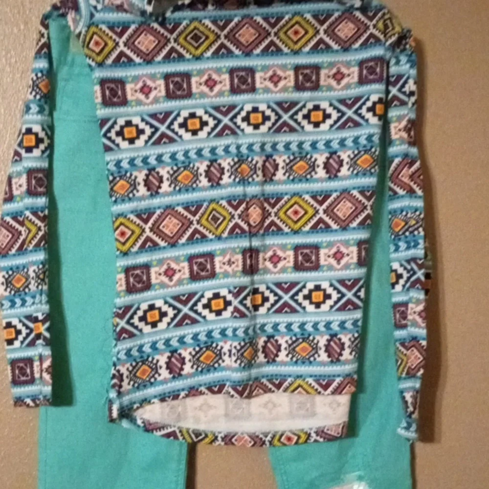 Capris - Picture 4 of 5